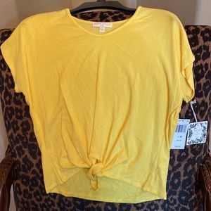 Girls shirt in Lemon, size M, Dillard’s Chelsea & Violet